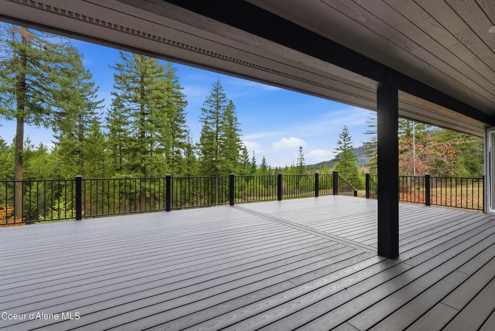 422 Roop Rd Cocolalla, ID 83813