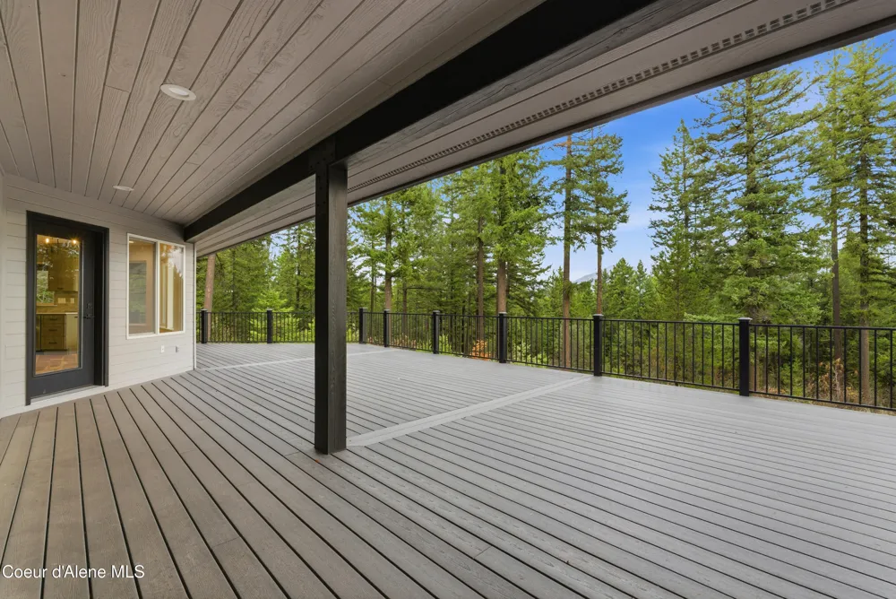 422 Roop Rd Cocolalla, ID 83813