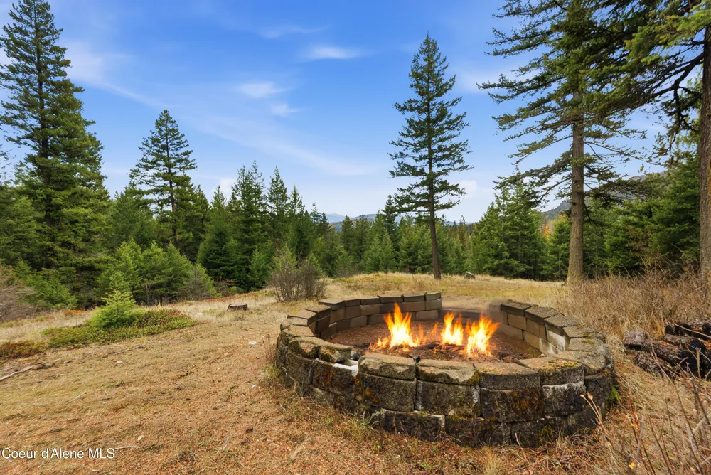 422 Roop Rd Cocolalla, ID 83813