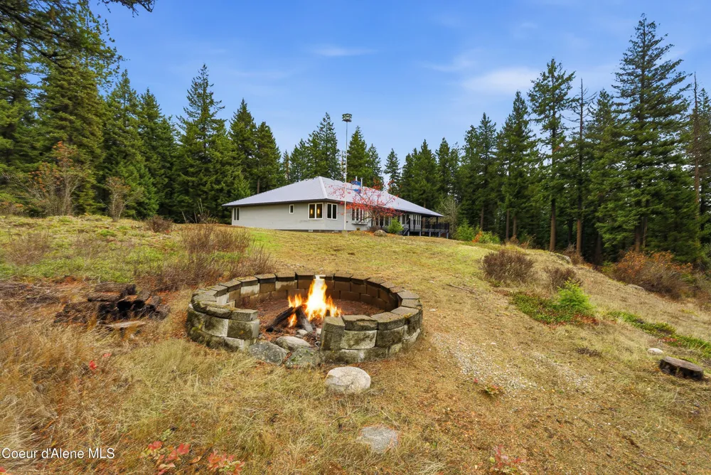 422 Roop Rd Cocolalla, ID 83813