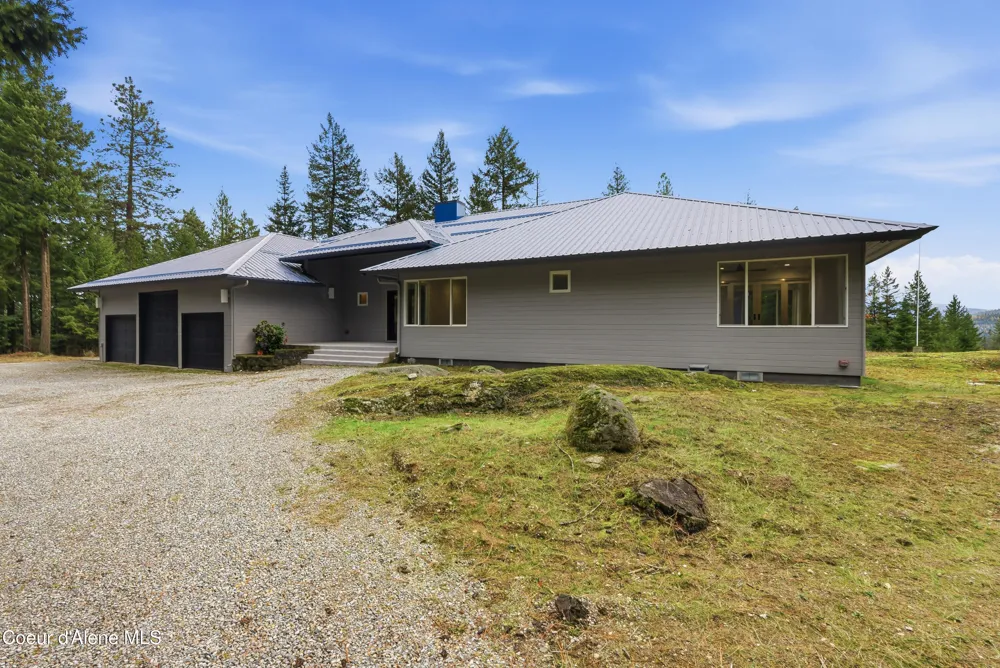 422 Roop Rd Cocolalla, ID 83813