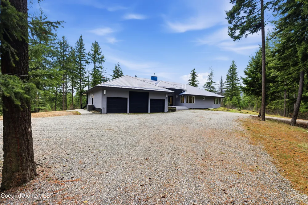 422 Roop Rd Cocolalla, ID 83813