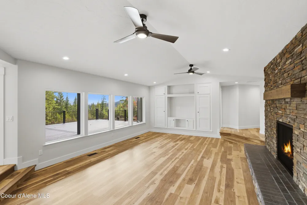 422 Roop Rd Cocolalla, ID 83813