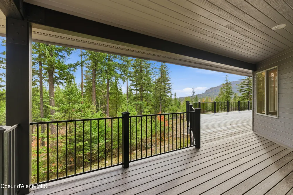 422 Roop Rd Cocolalla, ID 83813