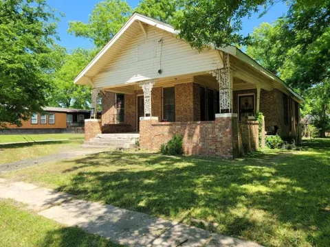 707 W Houston Street
