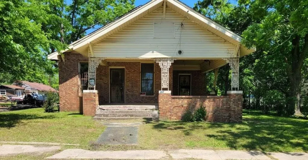 707 W Houston Street Clarksville, TX 75426