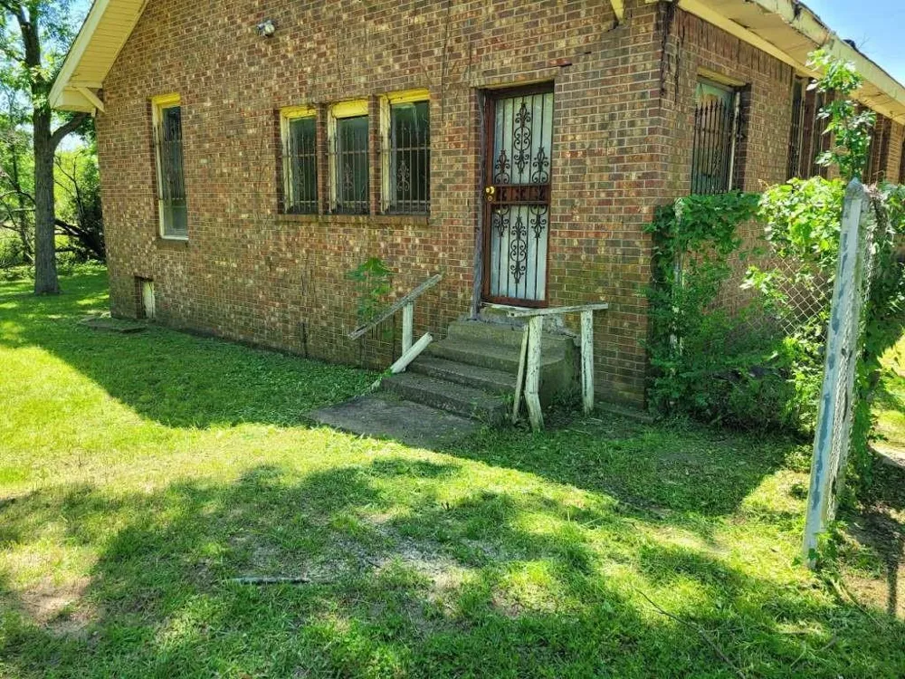 707 W Houston Street Clarksville, TX 75426