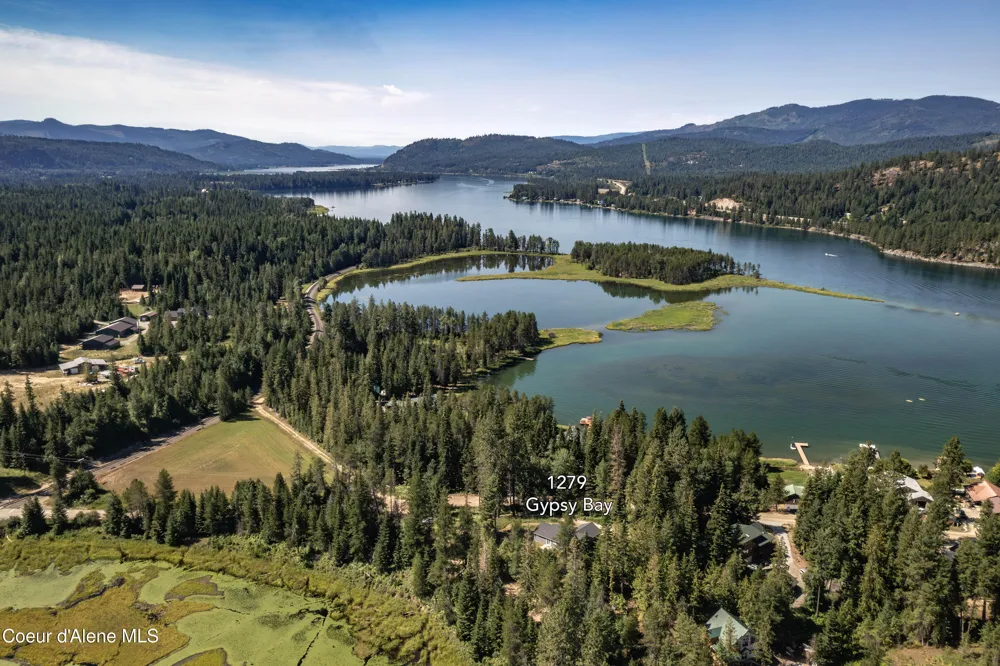 1279 Gypsy Bay Road Sagle, ID 83860