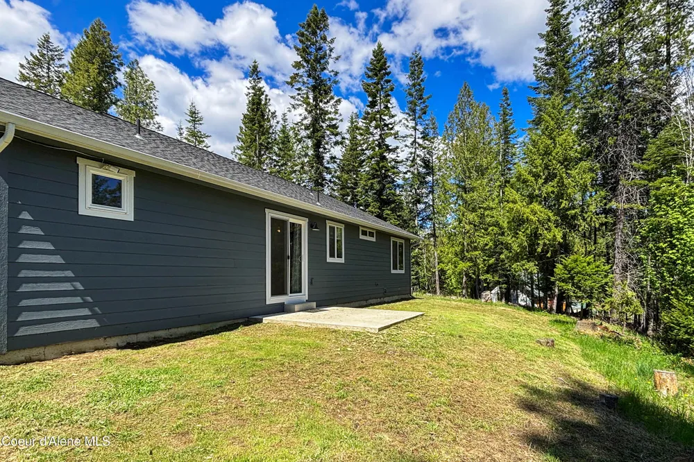 1279 Gypsy Bay Road Sagle, ID 83860