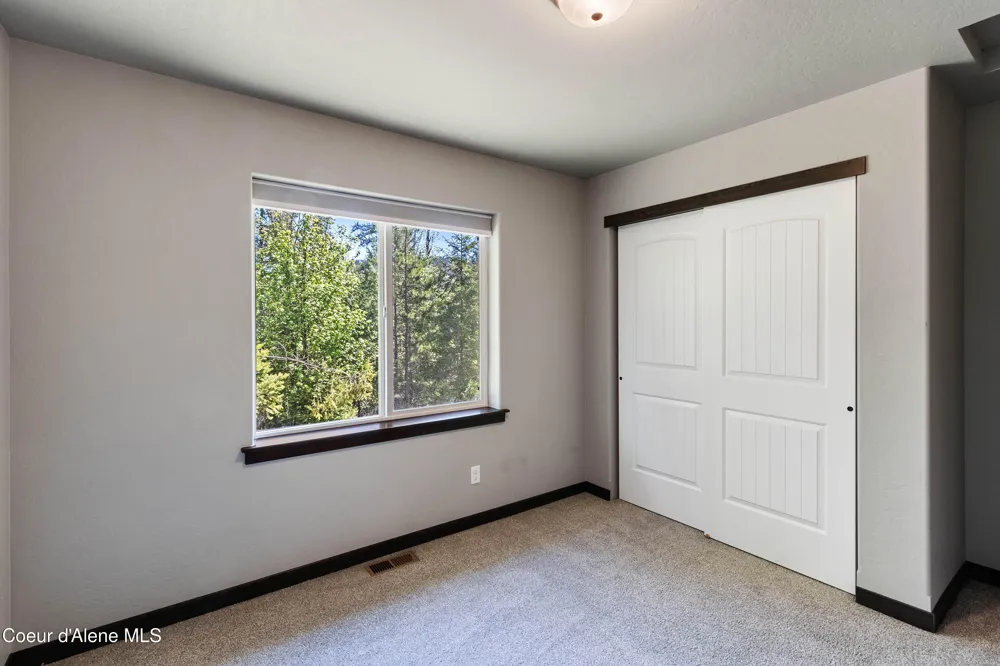 1279 Gypsy Bay Road Sagle, ID 83860