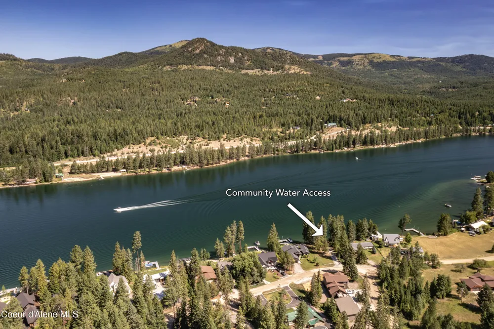 1279 Gypsy Bay Road Sagle, ID 83860