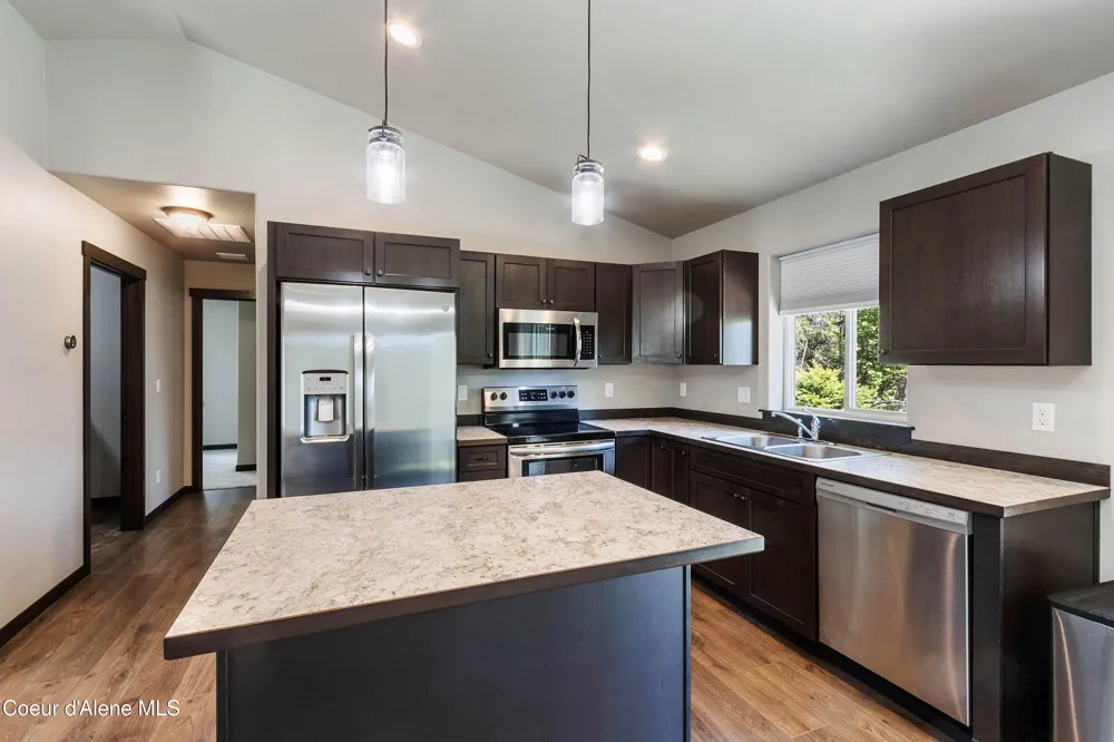 1279 Gypsy Bay Road Sagle, ID 83860