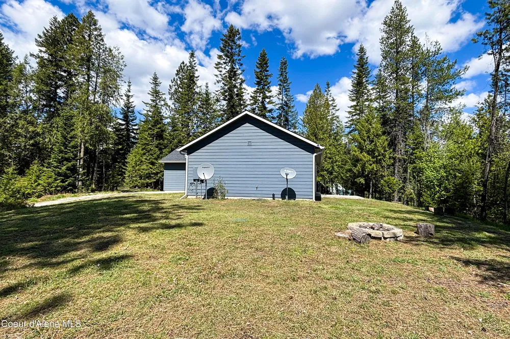 1279 Gypsy Bay Road Sagle, ID 83860