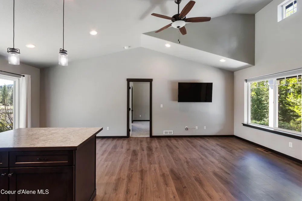 1279 Gypsy Bay Road Sagle, ID 83860