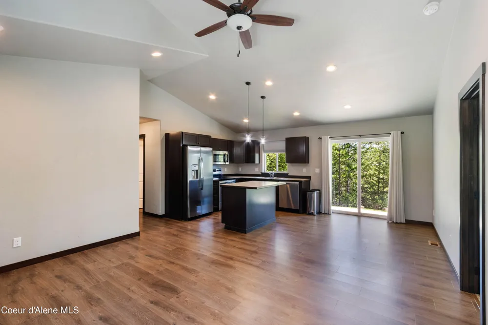 1279 Gypsy Bay Road Sagle, ID 83860