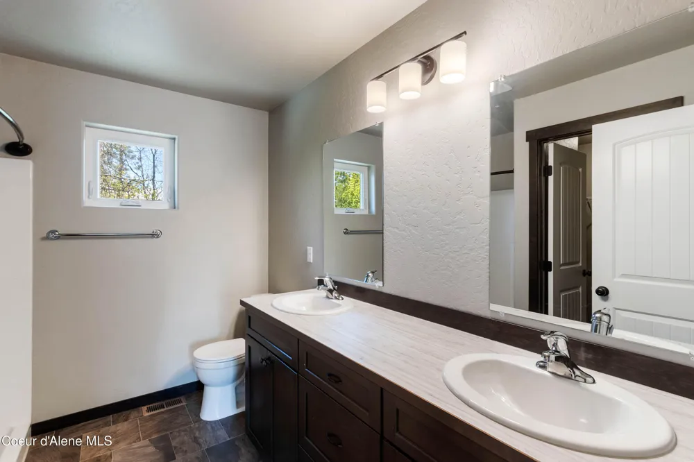 1279 Gypsy Bay Road Sagle, ID 83860