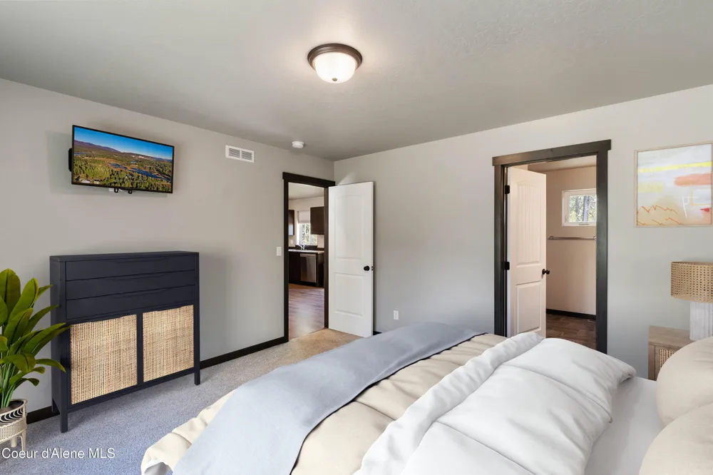 1279 Gypsy Bay Road Sagle, ID 83860