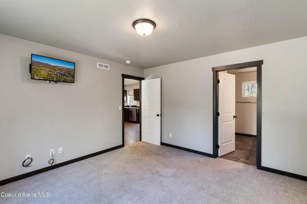 1279 Gypsy Bay Road Sagle, ID 83860
