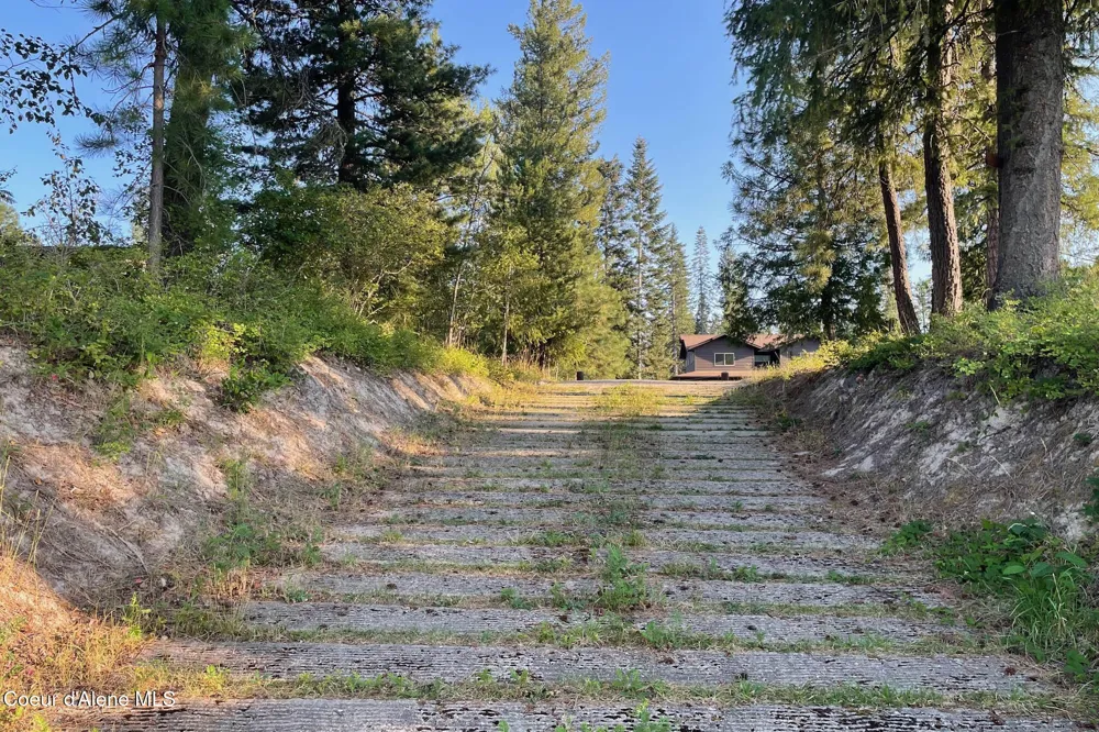 1279 Gypsy Bay Road Sagle, ID 83860