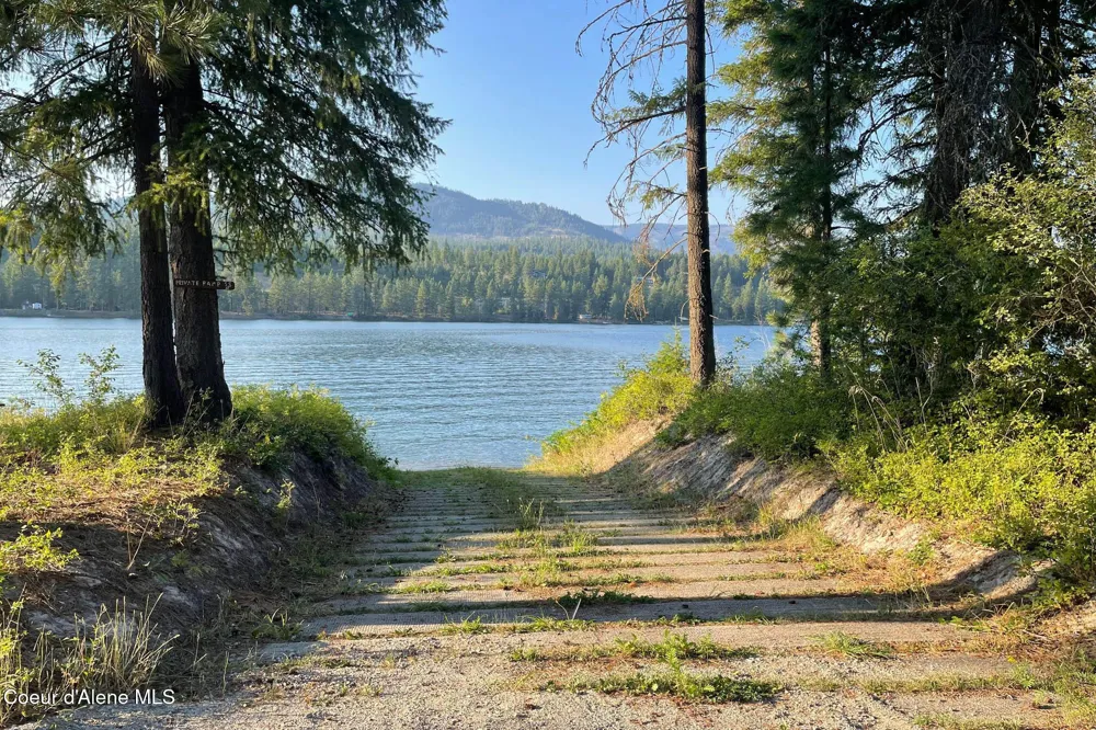 1279 Gypsy Bay Road Sagle, ID 83860