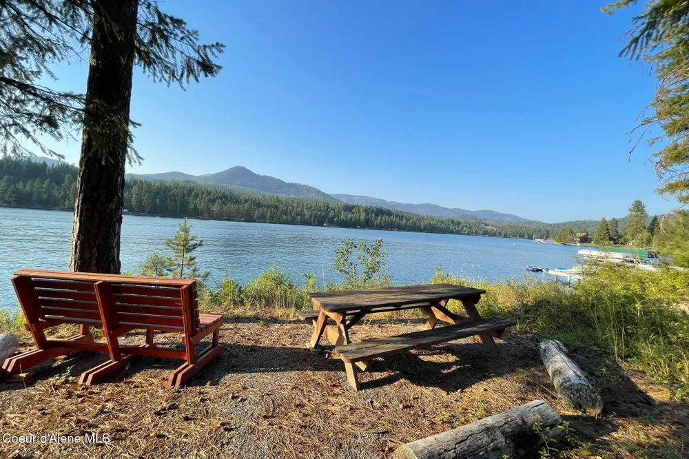 1279 Gypsy Bay Road Sagle, ID 83860