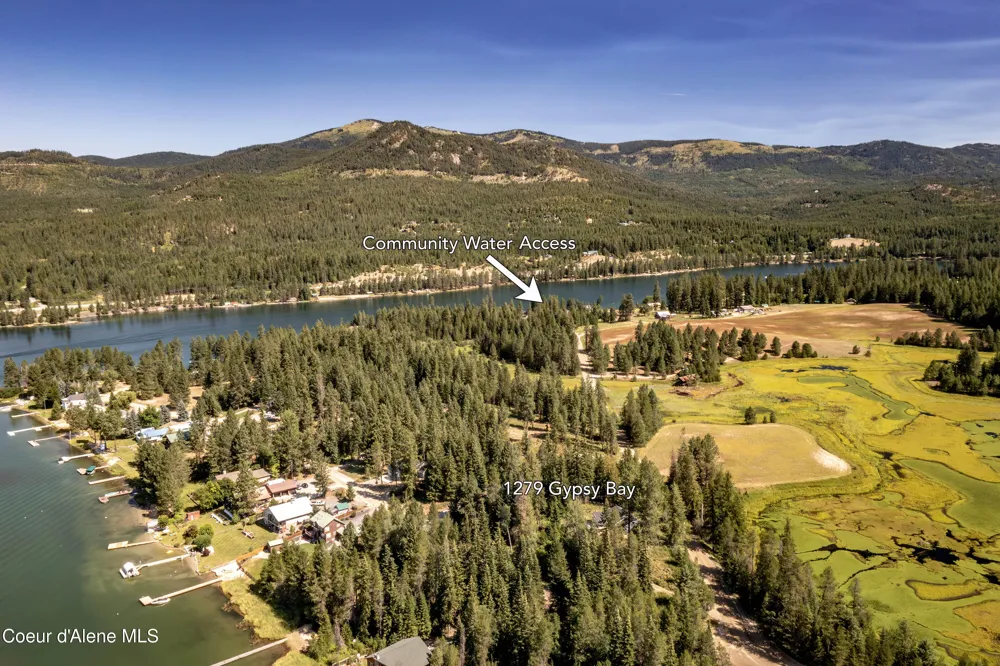 1279 Gypsy Bay Road Sagle, ID 83860