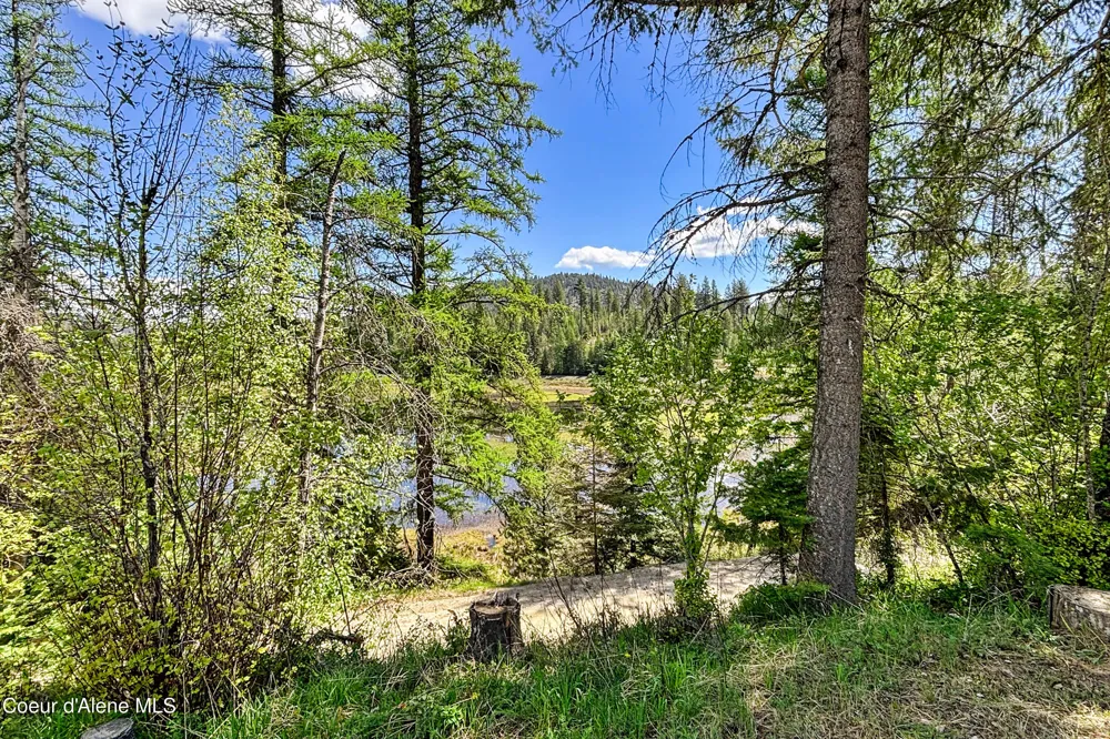 1279 Gypsy Bay Road Sagle, ID 83860
