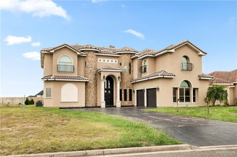 2806 Woods Drive South