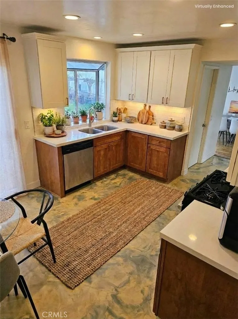 1376 Darwin Drive Oceanside, CA 92056