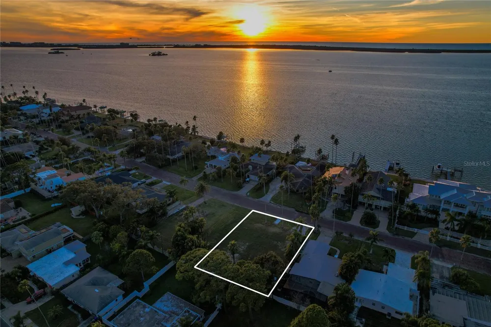 1645 SANTA BARBARA DRIVE Dunedin, FL 34698