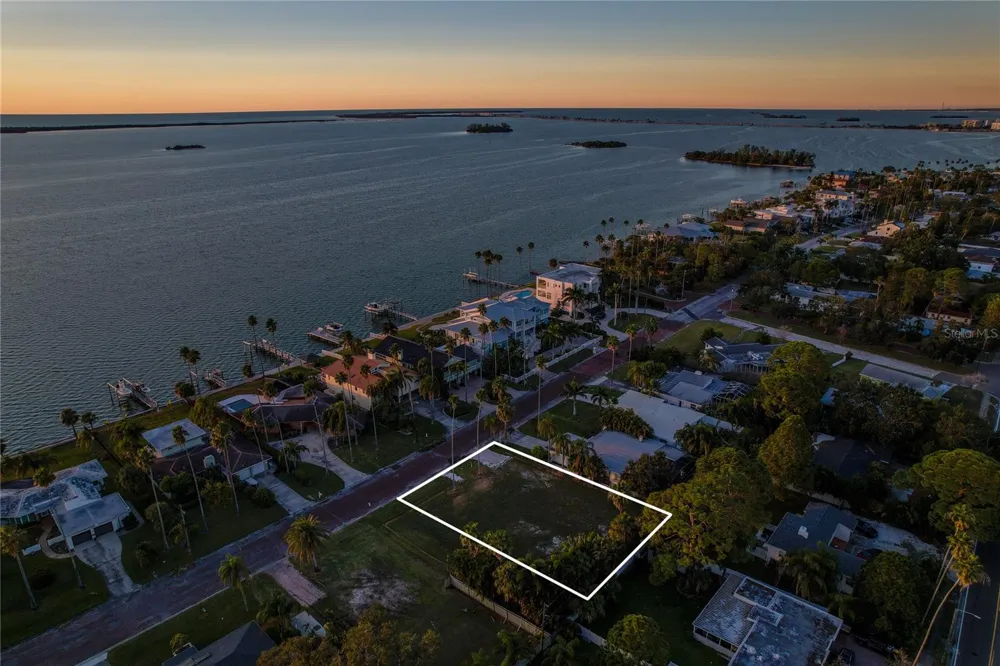 1645 SANTA BARBARA DRIVE Dunedin, FL 34698
