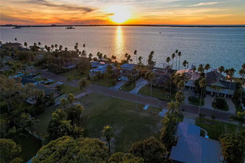 1645 SANTA BARBARA DRIVE Dunedin, FL 34698