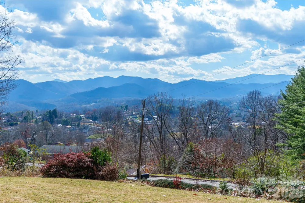 112 Hy Vu Drive Canton, NC 28716