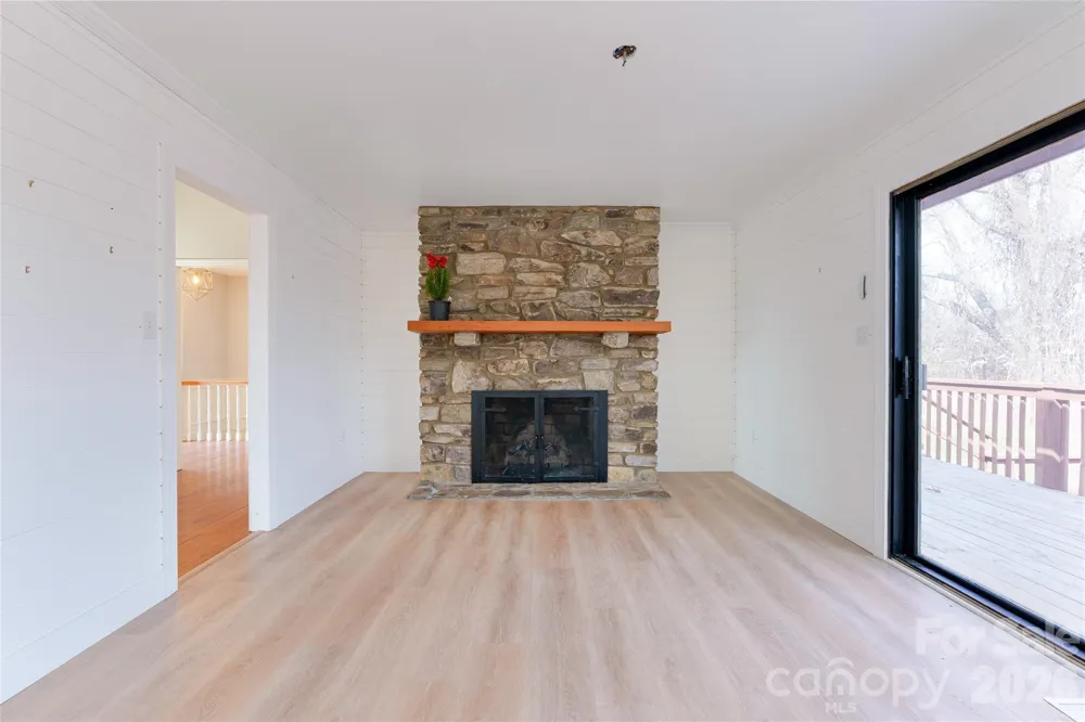 112 Hy Vu Drive Canton, NC 28716