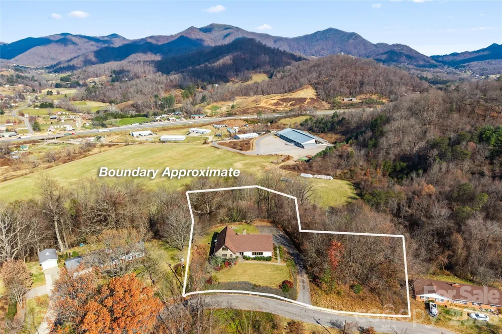 112 Hy Vu Drive Canton, NC 28716