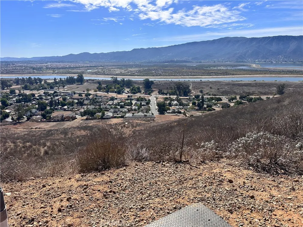 Summit Dr. Lake Elsinore, CA 92530