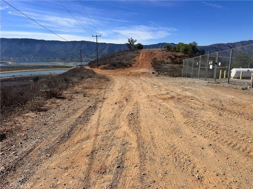 Summit Dr. Lake Elsinore, CA 92530