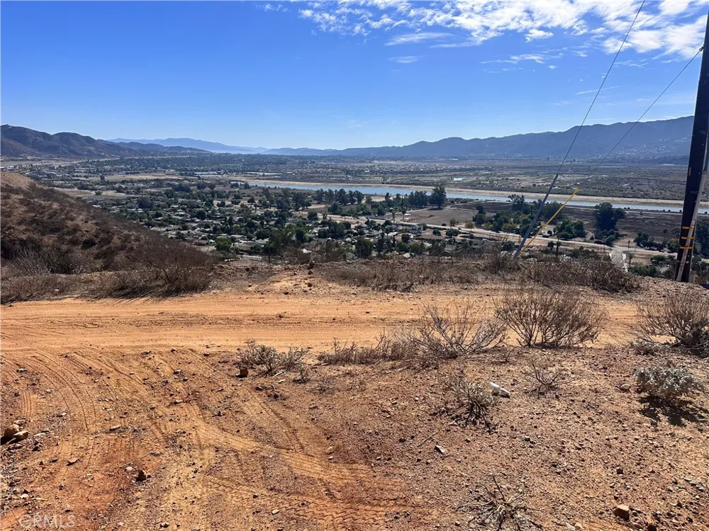 Summit Dr. Lake Elsinore, CA 92530