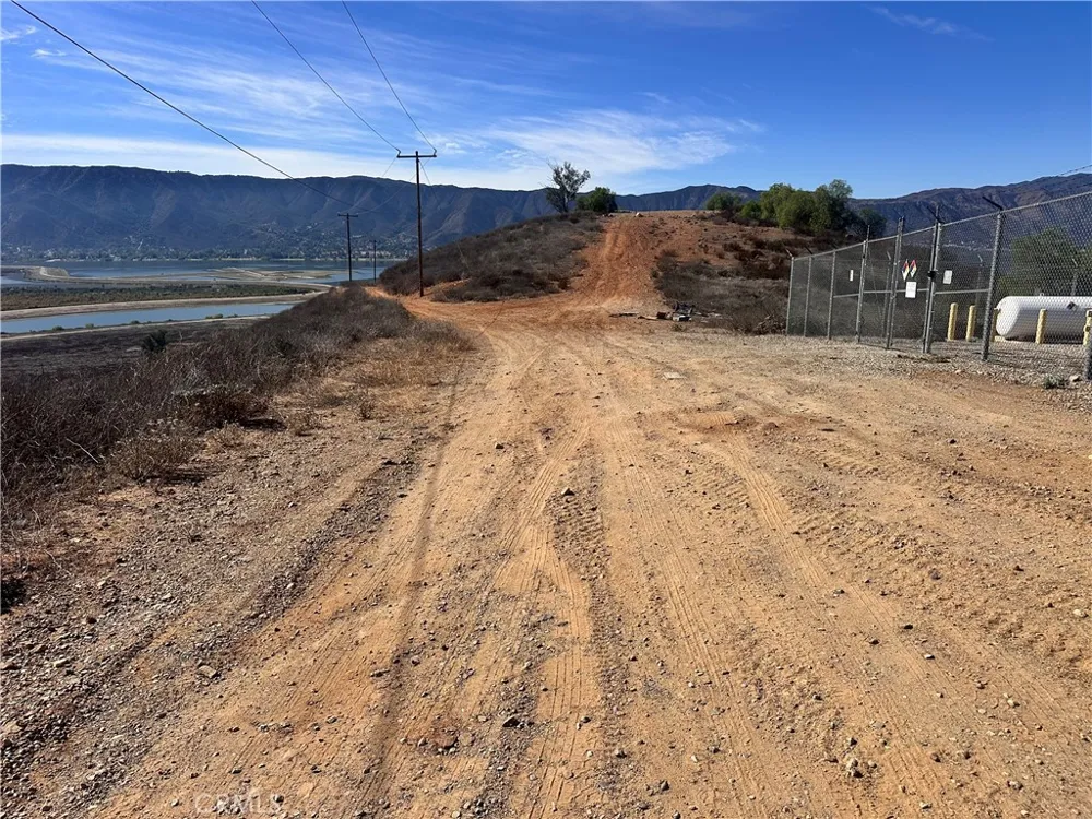 Summit Dr. Lake Elsinore, CA 92530