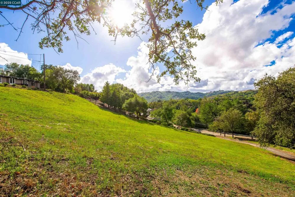8 Gable Lane Lafayette, CA 94549
