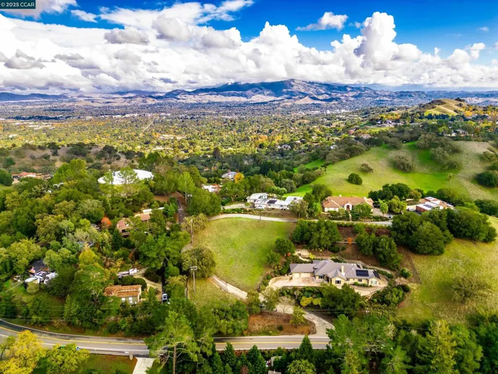 8 Gable Lane Lafayette, CA 94549
