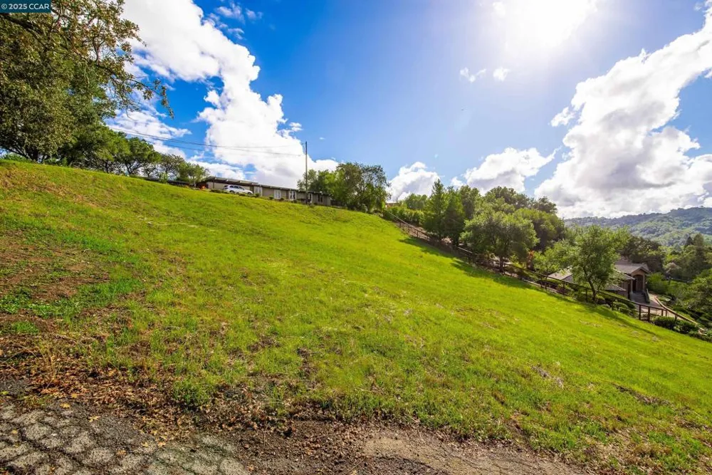 8 Gable Lane Lafayette, CA 94549