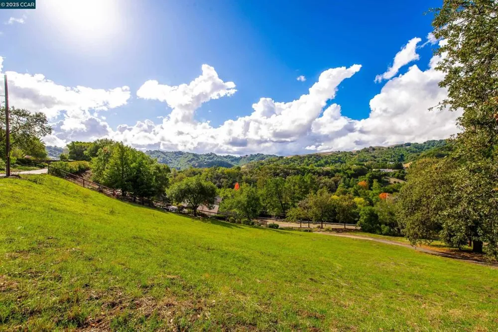 8 Gable Lane Lafayette, CA 94549