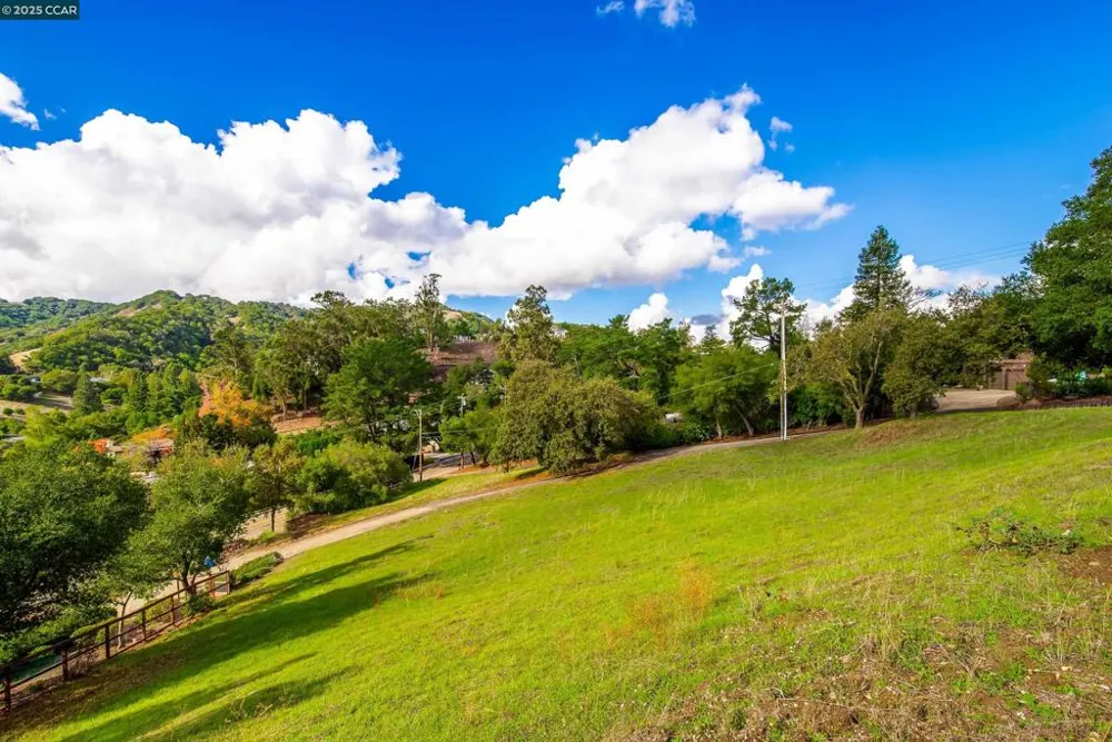 8 Gable Lane Lafayette, CA 94549