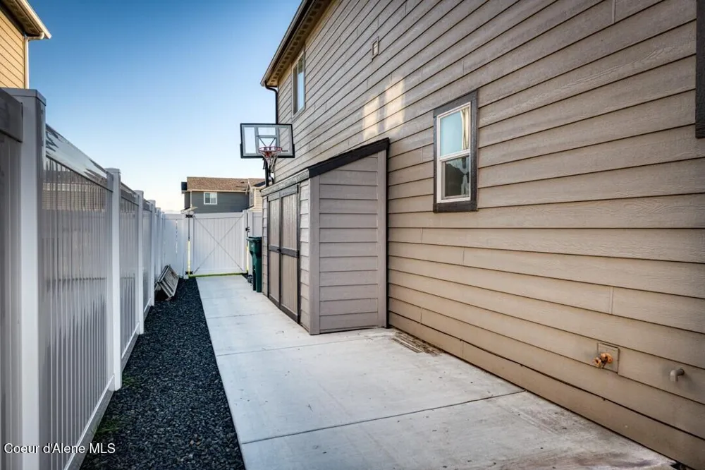 12503 Farley Way Rathdrum, ID 83858
