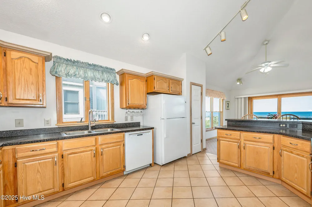 721 Crown Point Circle Corolla, NC 27927