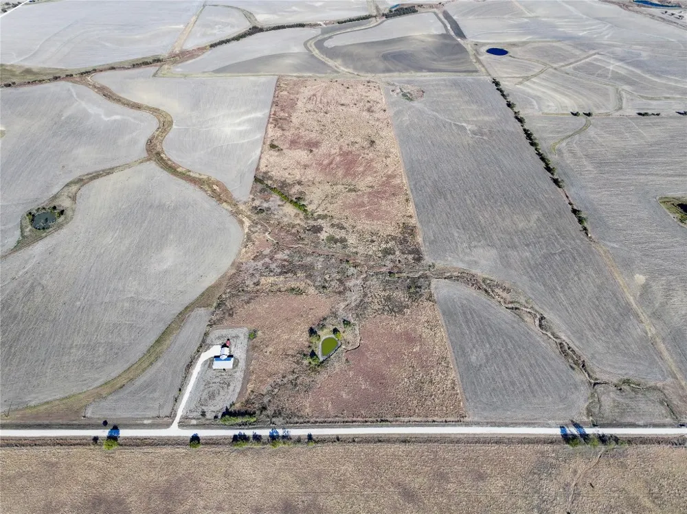 251 CR 347A Rosebud, TX 76570