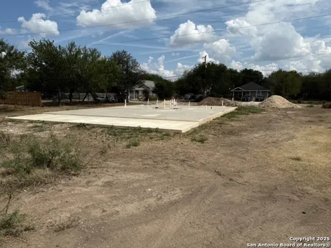 2327 SW 34th