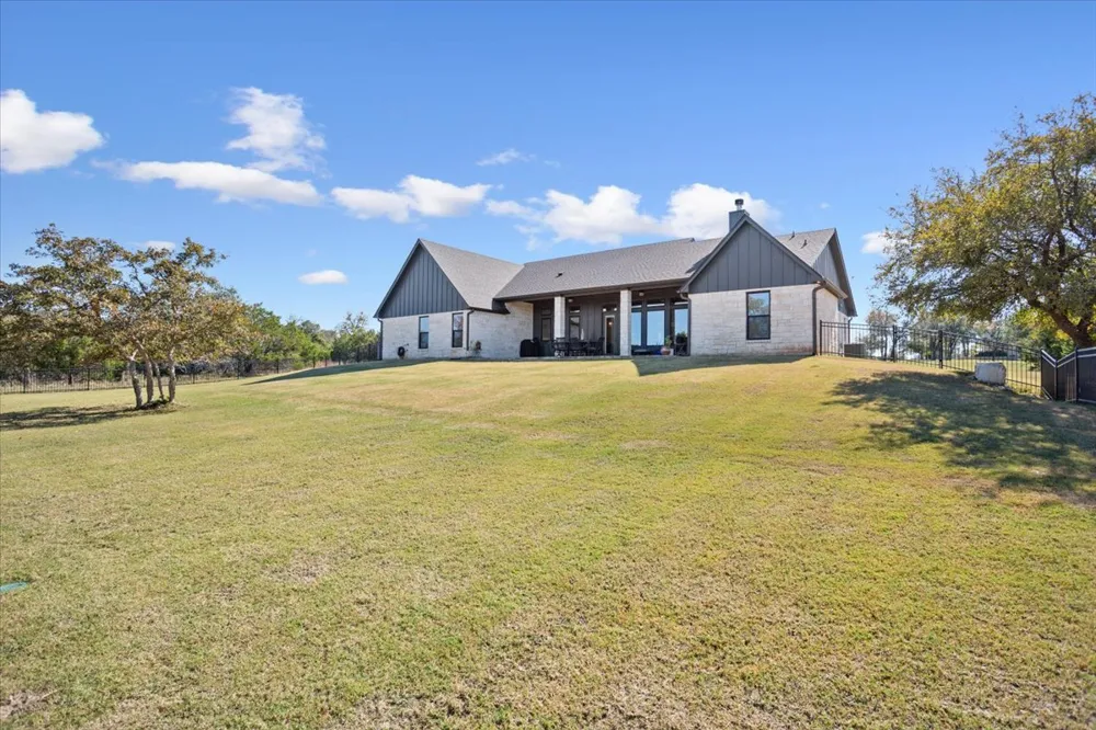 1250 E Creekview Drive Salado, TX 76571