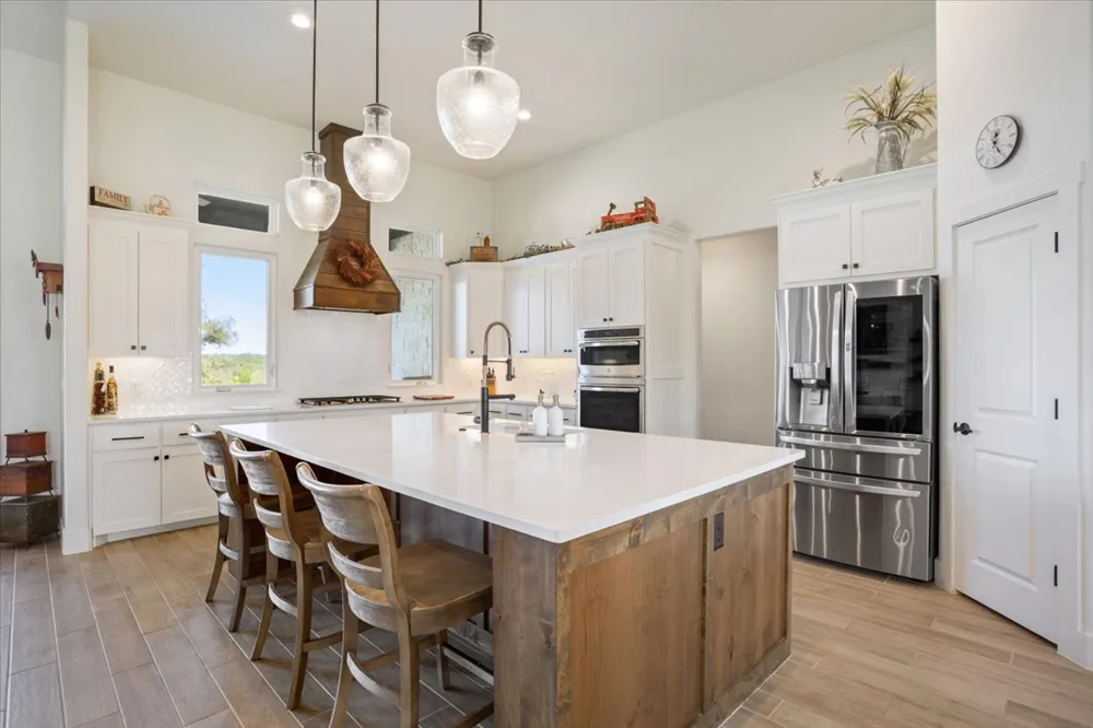 1250 E Creekview Drive Salado, TX 76571